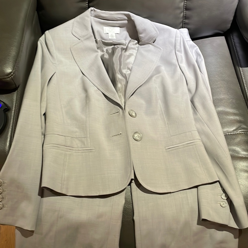 Loft light gray women’s pant suite set size 4 button up blazer